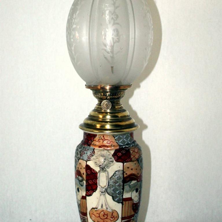 Petrollampe Satsuma-Vase, Tischlampe